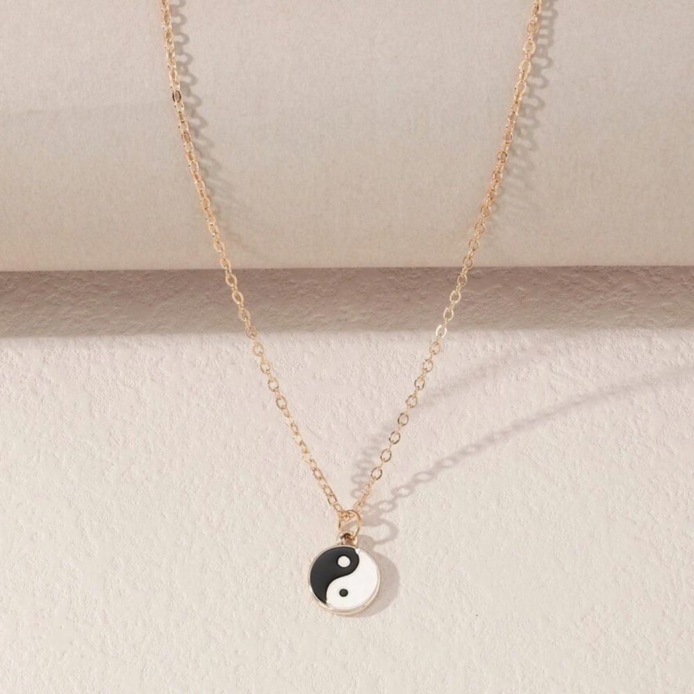n e w |  yin yang necklace ⭐️